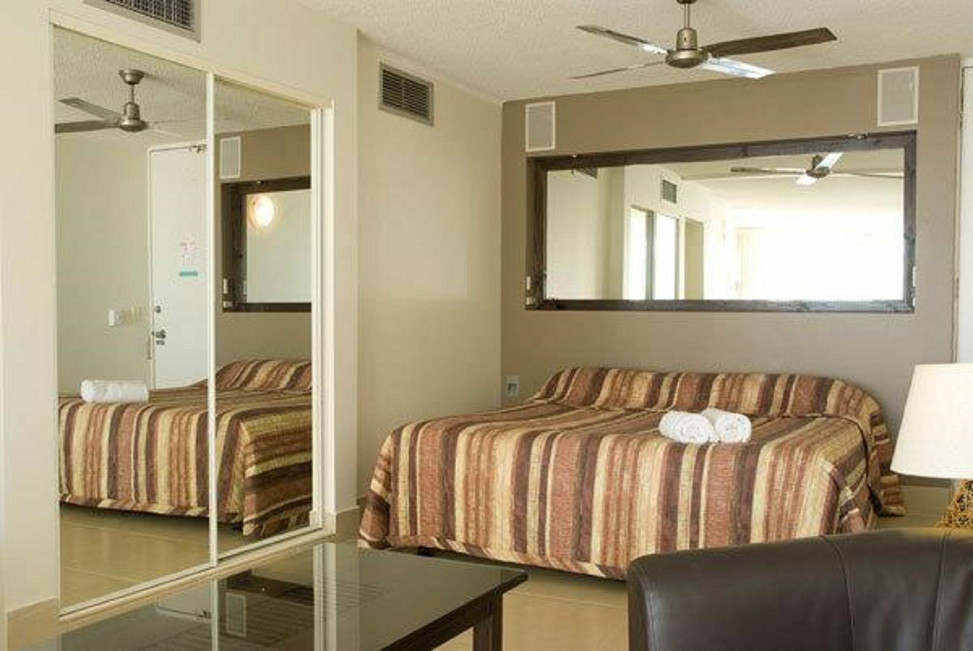 Chateau Beachside Resort Gold Coast Esterno foto