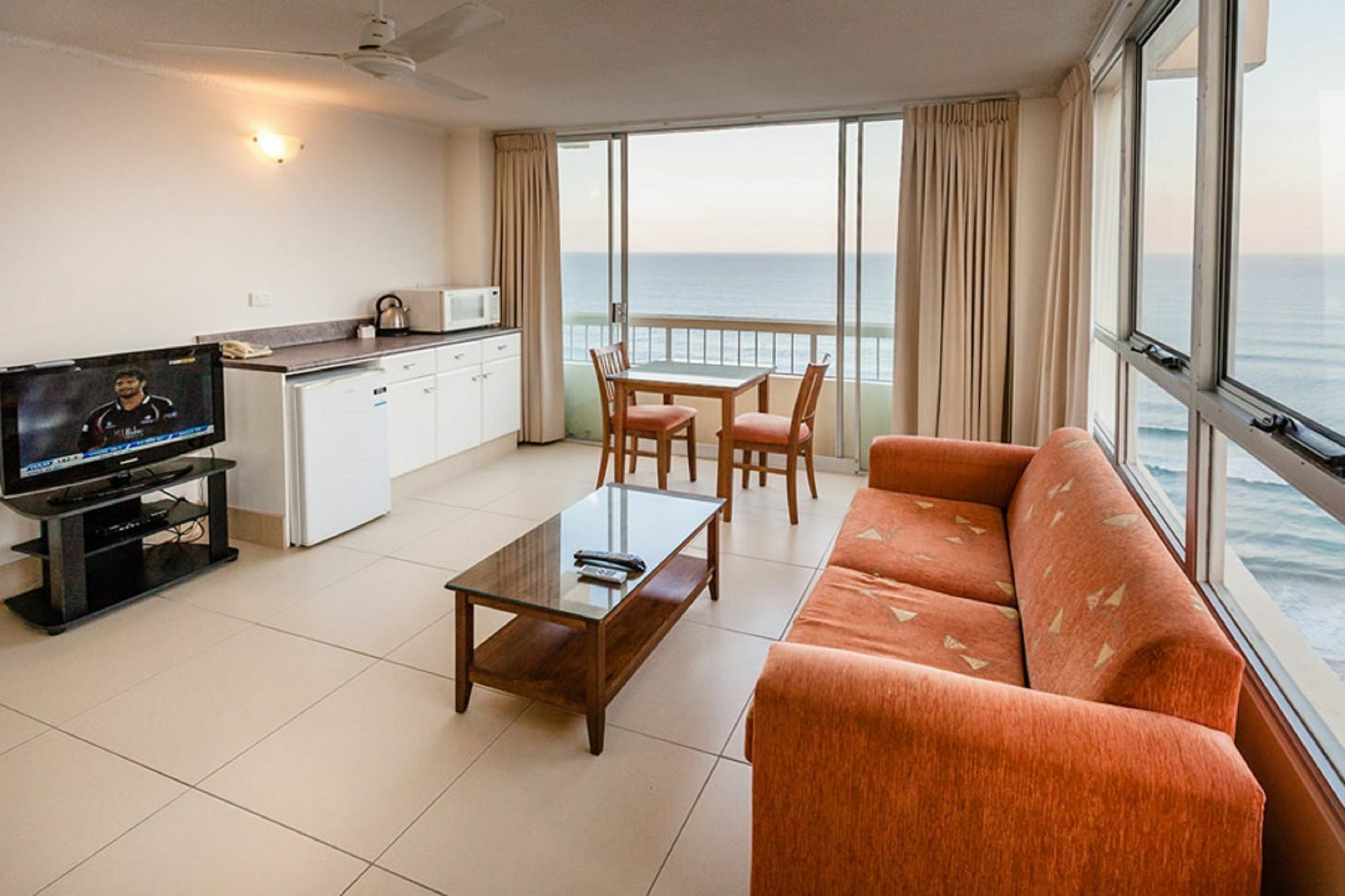 Chateau Beachside Resort Gold Coast Esterno foto