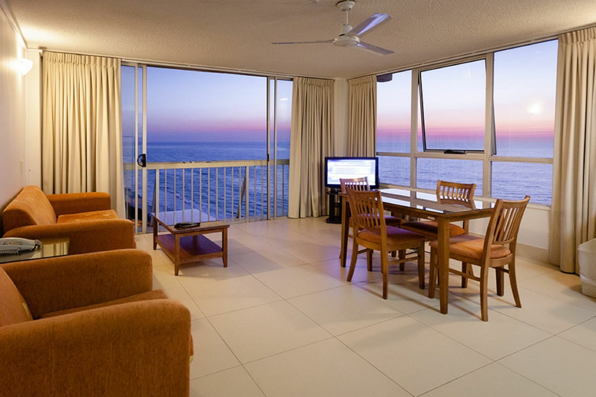 Chateau Beachside Resort Gold Coast Esterno foto
