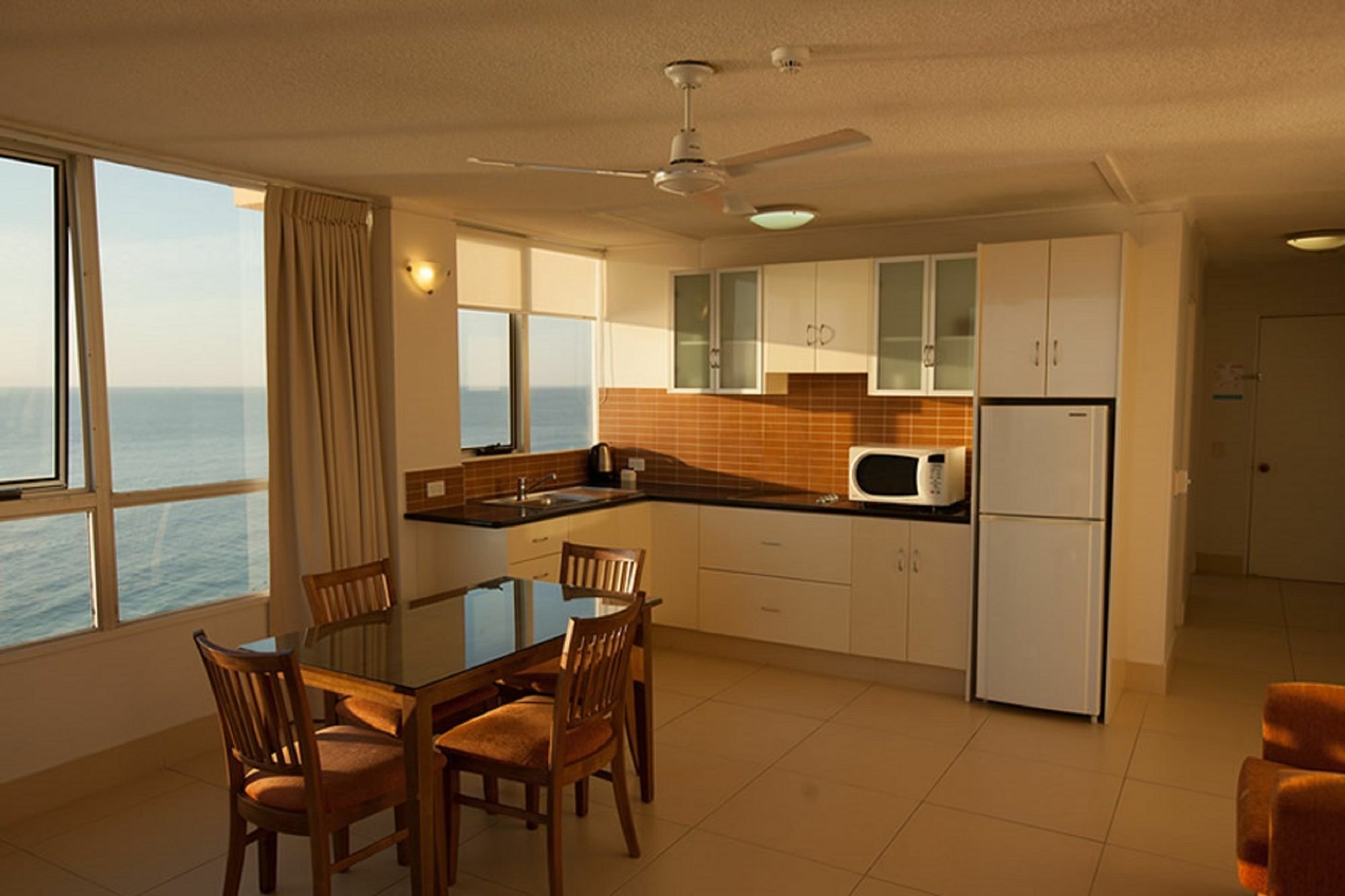 Chateau Beachside Resort Gold Coast Esterno foto